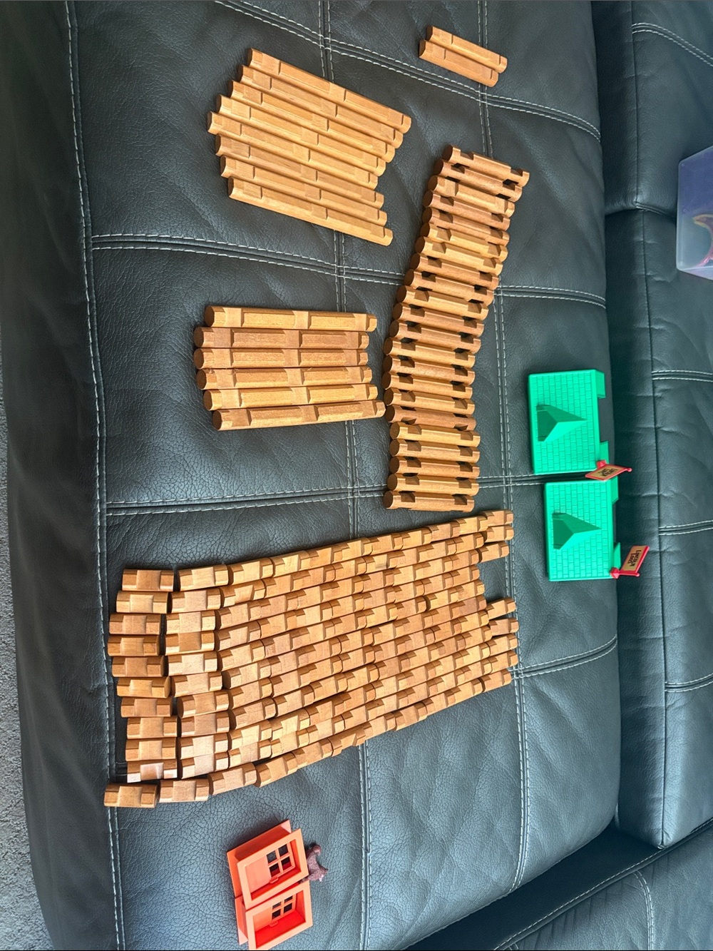 2 sets of Wooden Lincoln Log Pieces with Bright Green Roof 171 pieces!!!